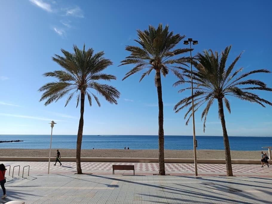Estupendo Piso Renovado A 30 Metros De La Playa Apartment Almeria Exterior photo